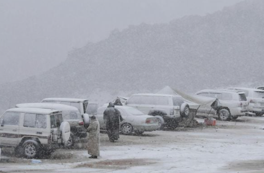 tabuk-di-arab-saudi-tertutup-salju