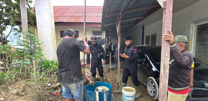 polri-tambah-300-sumur-bor-untuk-bantu-sumatera